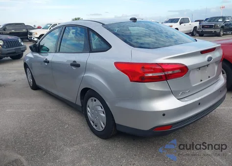 2016 Ford Focus S z USA, uszkodzony, nr VIN 1FADP3E22GL366114